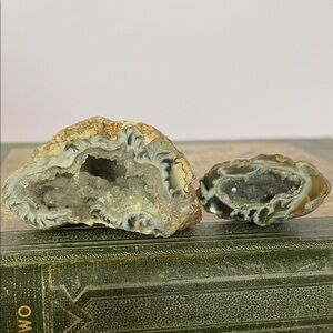 Natural las choyas Geodes Pair